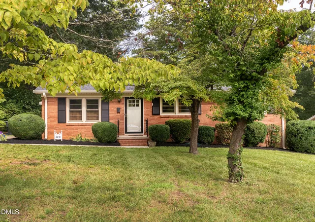2nd image of 2231 Lacy St, Burlington, NC 27215 | MLS# 10188010