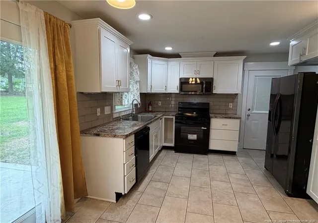 4th image of 1112 Riverside Cir, Spring Lake, NC 28390 | MLS# 765566