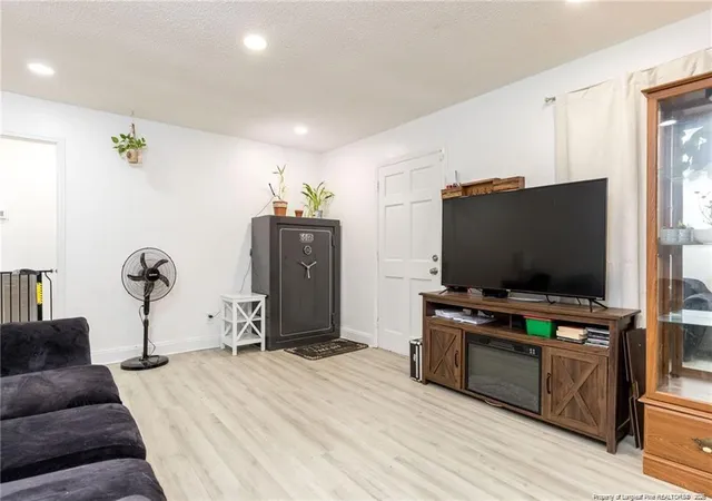 2nd image of 3230 Periwinkle Dr, Fayetteville, NC 28306 | MLS# 768093