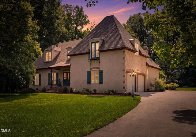 Photo 2 of Single family home for sale at 1005 Woodlot Ridge Rd, Chapel Hill, NC 27516 | MLS# 10188816 | Listing updated on 2026-09-03