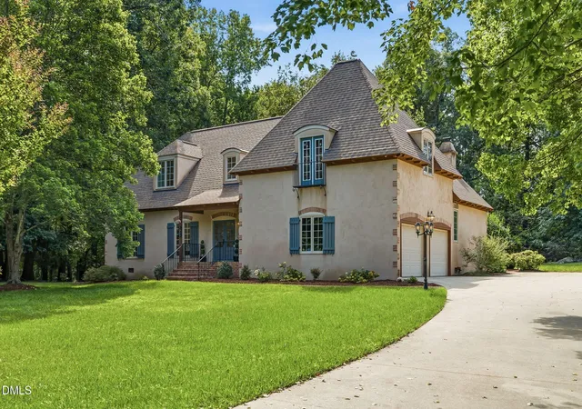 Photo 3 of Single family home for sale at 1005 Woodlot Ridge Rd, Chapel Hill, NC 27516 | MLS# 10188816 | Listing updated on 2026-09-03