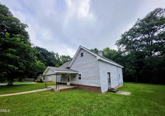 Photo 1 of Single family home for sale at 202 Hill St, Smithfield, NC 27577 | MLS# 10187871 | Listing updated on 2026-08-30