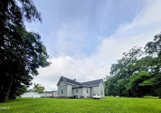 Photo 2 of Single family home for sale at 202 Hill St, Smithfield, NC 27577 | MLS# 10187871 | Listing updated on 2026-08-30