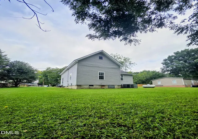 Photo 3 of Sale Pending at 202 Hill St, Smithfield, NC 27577 | MLS# 10187871 | Listing updated on 2026-10-03