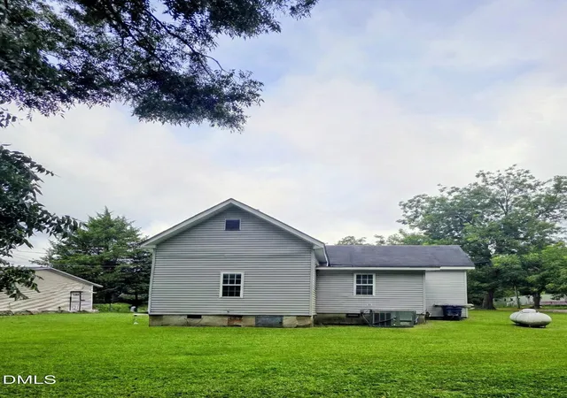 Photo 4 of Sale Pending at 202 Hill St, Smithfield, NC 27577 | MLS# 10187871 | Listing updated on 2026-10-03