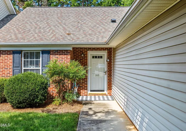 Photo 3 of Sale Pending at 910 Camden Ct, Elon, NC 27244 | MLS# 10187960 | Listing updated on 2026-09-14