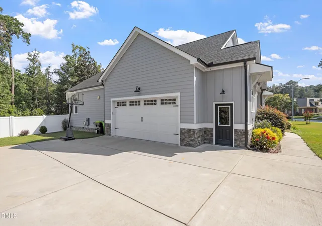 Photo 37 of Single family home for sale at 516 W Franklin St, Zebulon, NC 27597 | MLS# 10187957 | Listing updated on 2026-08-21