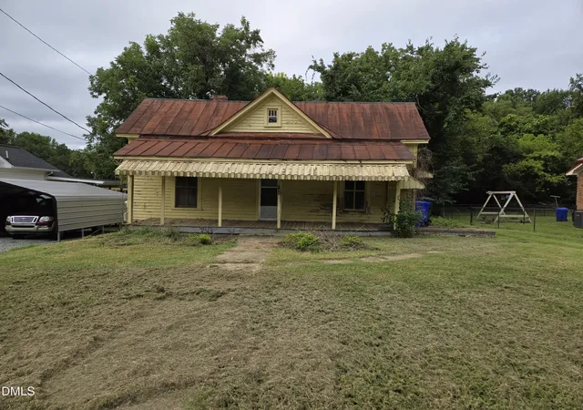 Photo 3 of Sale Pending at 703 Holt St W, Mebane, NC 27302 | MLS# 10189680 | Listing updated on 2026-08-31