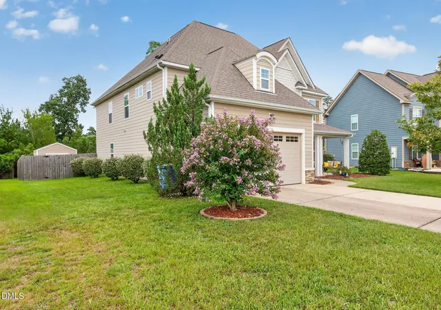 Photo 2 of Single family home for sale at 3224 Winterwood Dr, Fayetteville, NC 28306 | MLS# 10188402 | Listing updated on 2026-09-14