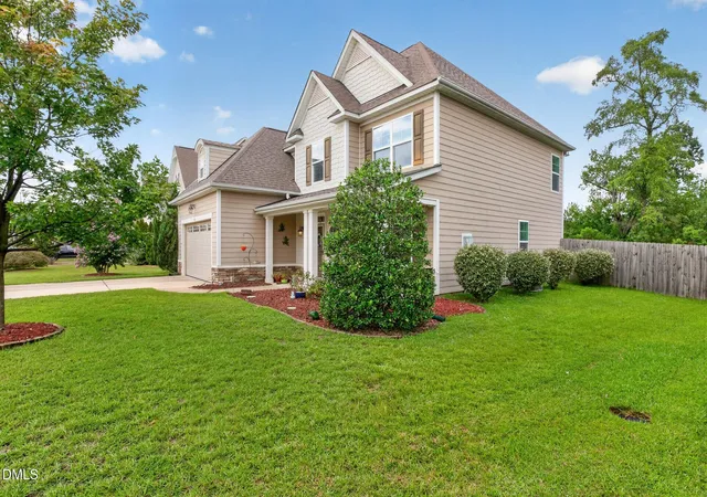 Photo 3 of Single family home for sale at 3224 Winterwood Dr, Fayetteville, NC 28306 | MLS# 10188402 | Listing updated on 2026-09-14