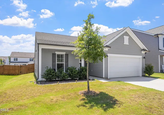2nd image of 2236 Fairway Green Dr, Fuquay Varina, NC 27526 | MLS# 10188173