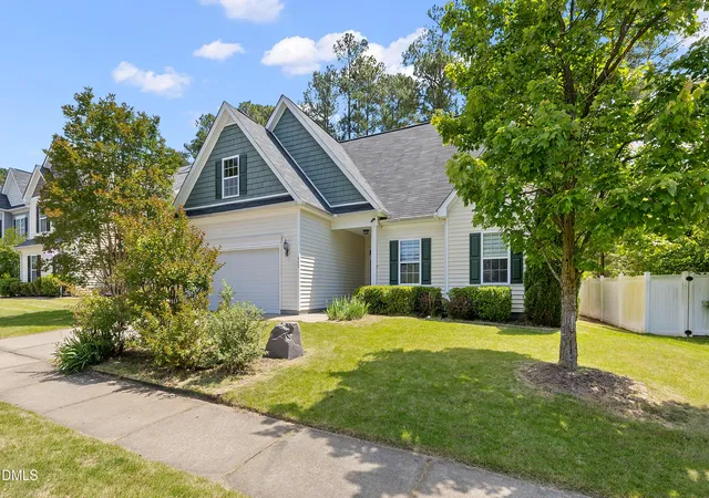 3rd image of 405 Braxcarr St, Holly Springs, NC 27540 | MLS# 10188092