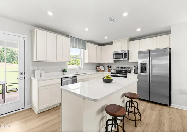 4th image of 422 Rosewood Dr, Sanford, NC 27330 | MLS# 10188111