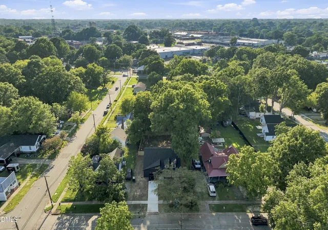 Photo 2 of Single family home for sale at 211 Gilmer St, Burlington, NC 27217 | MLS# 10188135 | Listing updated on 2026-09-20