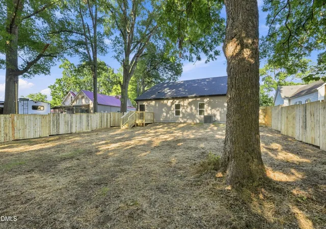 Photo 4 of Single family home for sale at 211 Gilmer St, Burlington, NC 27217 | MLS# 10188135 | Listing updated on 2026-09-20