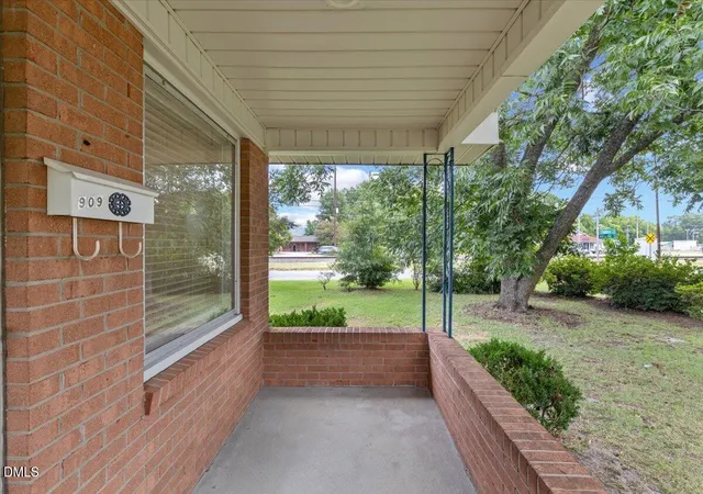 Photo 4 of Single family home for sale at 909 N Audubon Ave, Goldsboro, NC 27530 | MLS# 10188150 | Listing updated on 2026-08-31