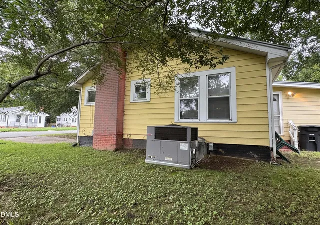 Photo 2 of Single family home for sale at 316 Atwater St, Burlington, NC 27215 | MLS# 10189575 | Listing updated on 2026-08-30