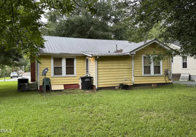 Photo 3 of Single family home for sale at 316 Atwater St, Burlington, NC 27215 | MLS# 10189575 | Listing updated on 2026-08-30