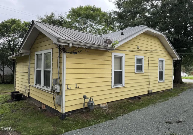 Photo 4 of Single family home for sale at 316 Atwater St, Burlington, NC 27215 | MLS# 10189575 | Listing updated on 2026-08-30