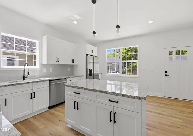 5th image of 924 E Davis St, Burlington, NC 27215 | MLS# 10188196