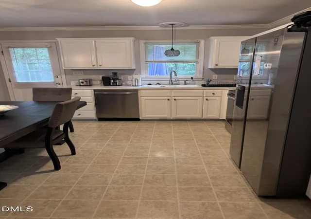 5th image of 1916 Malone Rd #Apt I, Burlington, NC 27215 | MLS# 10188217