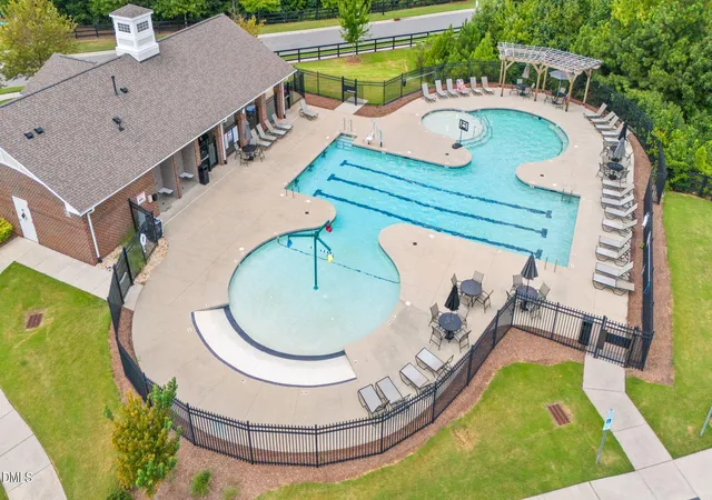 Photo 3 of Townhouse for sale at 211 Amethyst Wy, Durham, NC 27703 | MLS# 10189289 | Listing updated on 2026-08-28
