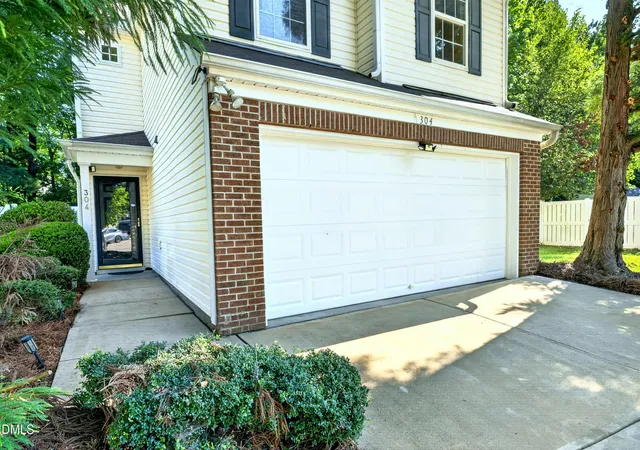 Photo 3 of Sale Pending at 304 Fountain Springs Rd, Holly Springs, NC 27540 | MLS# 10188469 | Listing updated on 2026-08-31
