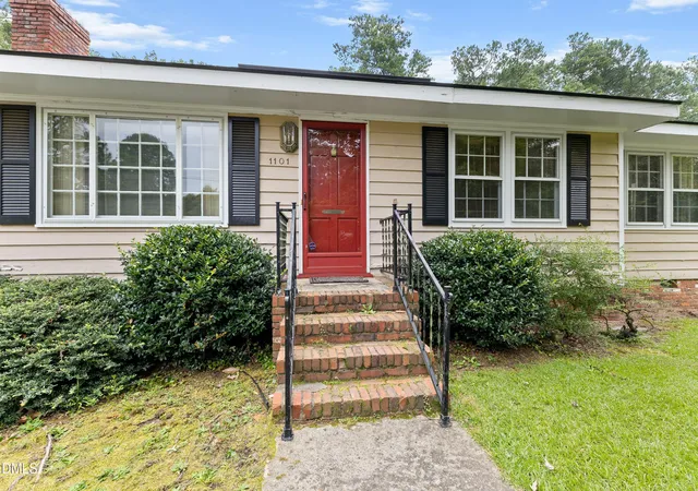 Photo 1 of Single family home for sale at 1101 S Walnut Dr, Smithfield, NC 27577 | MLS# 10188267 | Listing updated on 2026-08-24