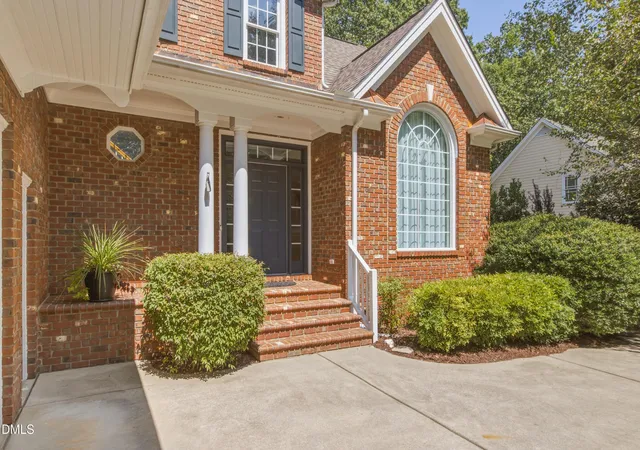 Photo 3 of Single family home for sale at 5412 Catmint Ct, Holly Springs, NC 27540 | MLS# 10188618 | Listing updated on 2026-09-10