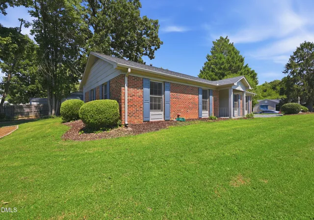 Photo 3 of Sale Pending at 2371 Buckingham Rd, Burlington, NC 27217 | MLS# 10188453 | Listing updated on 2026-08-27