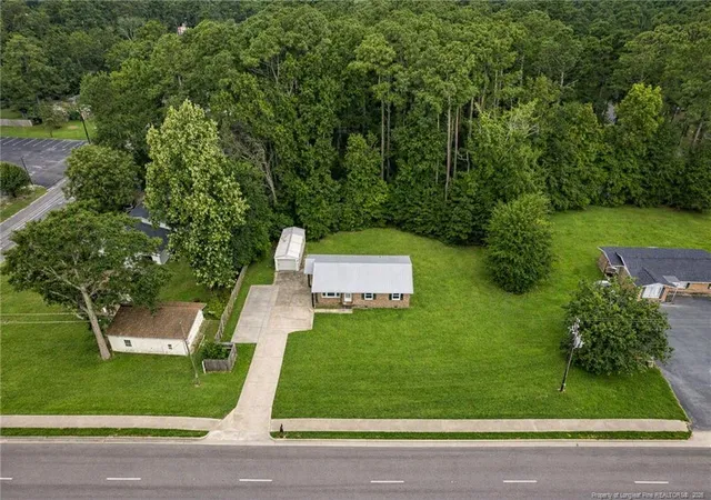 Photo 2 of Single family home for sale at 581 N Reilly Rd, Fayetteville, NC 28303 | MLS# 768197 | Listing updated on 2026-09-05