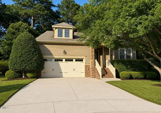 Photo 4 of Single family home for sale at 186 Briarfield Dr, Apex, NC 27502 | MLS# 10188552 | Listing updated on 2026-10-20