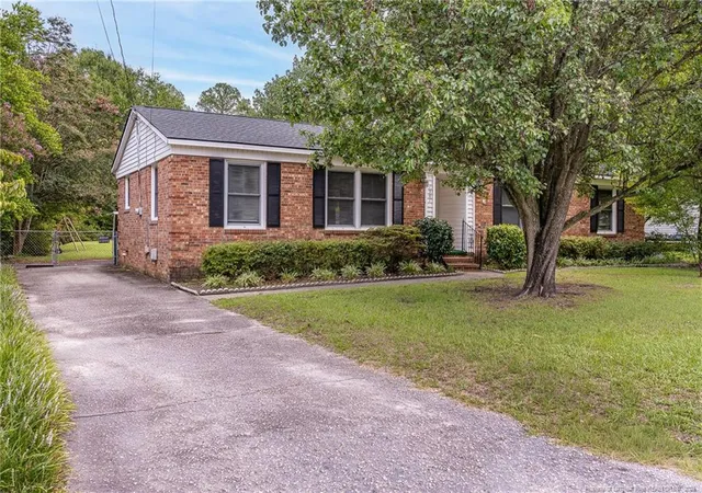 Photo 3 of Single family home for sale at 1501 Skycrest Dr, Fayetteville, NC 28304 | MLS# 768005 | Listing updated on 2026-08-28