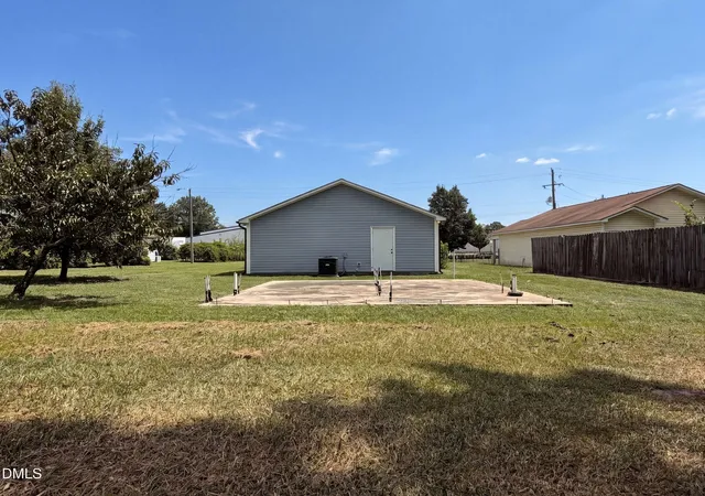 Photo 4 of Single family home for sale at 702 S Fayetteville Ave, Dunn, NC 28334 | MLS# 10189030 | Listing updated on 2026-09-17
