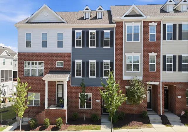 Photo 1 of Townhouse for sale at 622 Gateway Crossing Ln, Wake Forest, NC 27587 | MLS# 10189230 | Listing updated on 2026-10-08