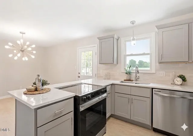 Photo 4 of Single family home for sale at 601 West St, Selma, NC 27576 | MLS# 10189475 | Listing updated on 2026-08-28