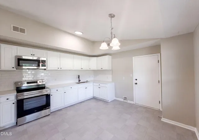 Photo 2 of Single family home for sale at 1549 Bingham Dr, Fayetteville, NC 28304 | MLS# 10188352 | Listing updated on 2026-09-17