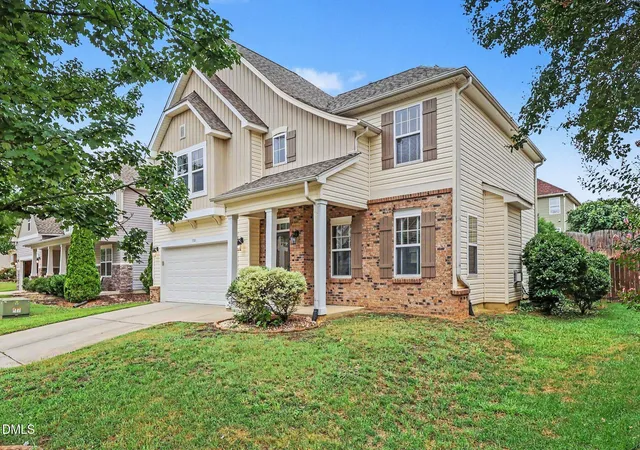 Photo 2 of Single family home for sale at 231 E Quailwood Dr, Fuquay Varina, NC 27526 | MLS# 10188462 | Listing updated on 2026-09-10
