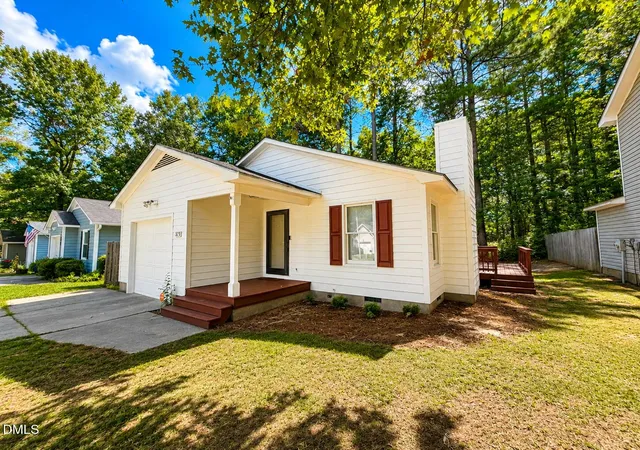 Photo 2 of Single family home for sale at 524 Crooked Creek Ct, Fayetteville, NC 28301 | MLS# 10188434 | Listing updated on 2026-09-07