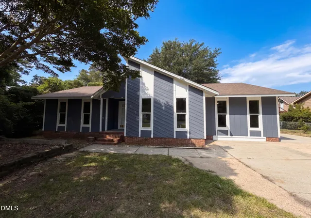 Photo 1 of Single family home for sale at 909 Axis Cir, Hope Mills, NC 28348 | MLS# 10189029 | Listing updated on 2026-09-03