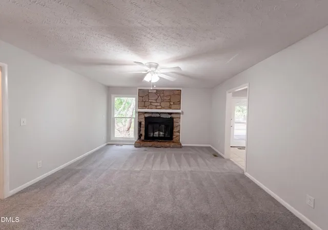 Photo 3 of Single family home for sale at 909 Axis Cir, Hope Mills, NC 28348 | MLS# 10189029 | Listing updated on 2026-09-03