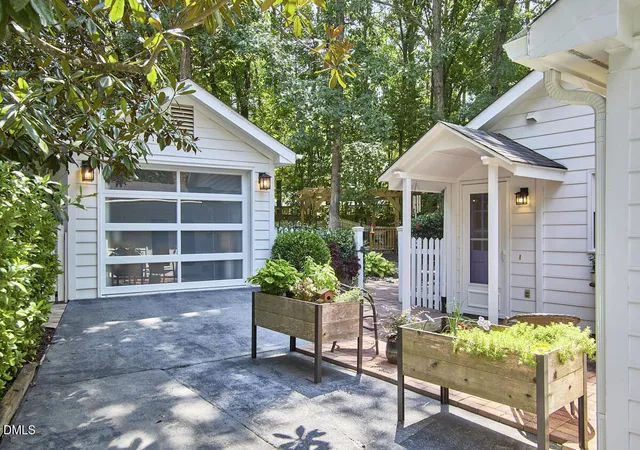 Photo 4 of Sale Pending at 6914 Falconbridge Rd, Chapel Hill, NC 27517 | MLS# 10188729 | Listing updated on 2026-08-31