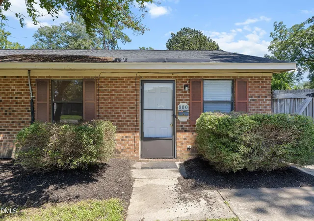 Listing Photo 5 - Condo for sale in building located at 800 W Anderson St, Selma, NC 27576 - Unit #802