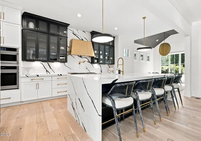 Photo 4 of Single family home for sale at 2804 Anderson Dr, Raleigh, NC 27608 | MLS# 10188702 | Listing updated on 2026-09-15