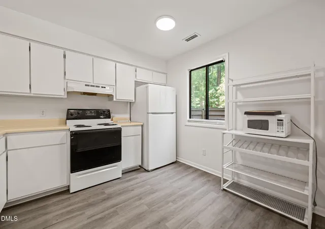 Listing Photo 5 - Condo for sale in building located at 201 Estes Dr, Carrboro, NC 27510 - Unit #C