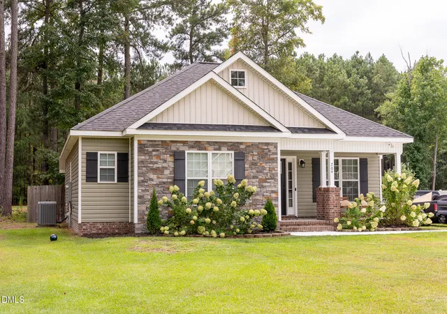 Photo 1 of Single family home for sale at 704 Par Dr, Nashville, NC 27856 | MLS# 10188590 | Listing updated on 2026-08-26