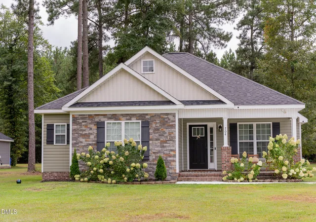 Photo 2 of Single family home for sale at 704 Par Dr, Nashville, NC 27856 | MLS# 10188590 | Listing updated on 2026-08-26