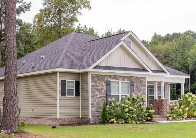 Photo 3 of Single family home for sale at 704 Par Dr, Nashville, NC 27856 | MLS# 10188590 | Listing updated on 2026-08-26