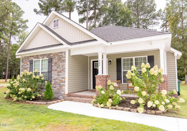 Photo 3 of Single family home for sale at 704 Par Dr, Nashville, NC 27856 | MLS# 10188590 | Listing updated on 2026-08-26
