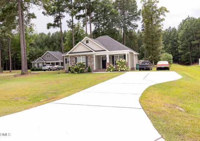 Photo 4 of Single family home for sale at 704 Par Dr, Nashville, NC 27856 | MLS# 10188590 | Listing updated on 2026-08-26